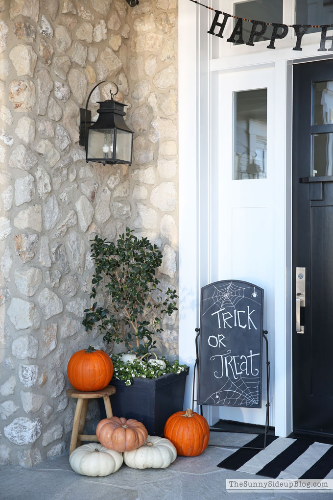 chalk board - Halloween art - Sunny Lifestyles