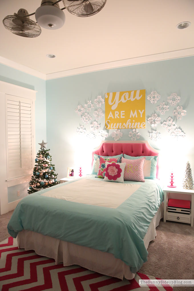 Pink and Blue Preteen Bedroom (Sunny Lifestyles)