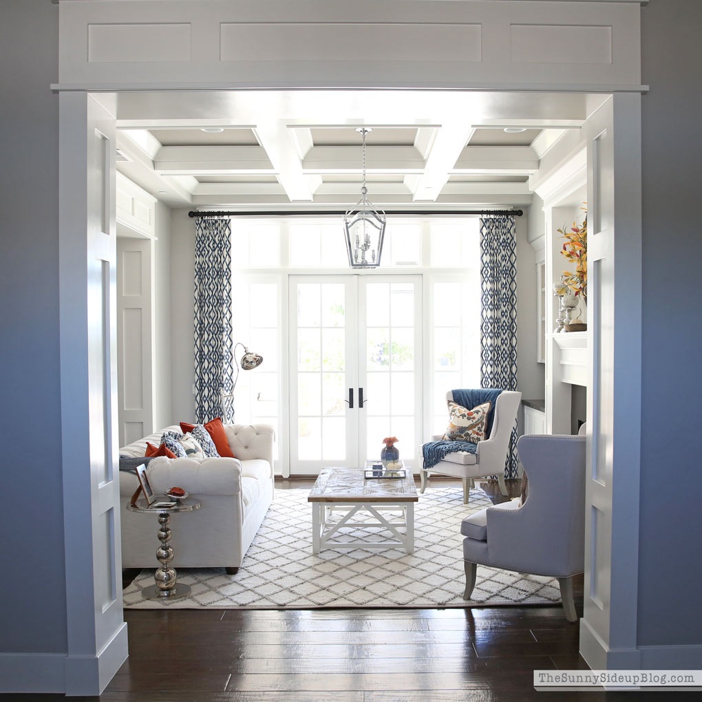 Fall Living Room Decor (Sunny Lifestyles)