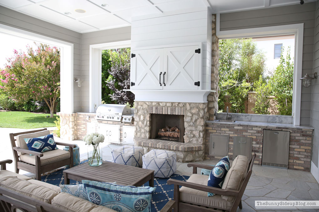 barn door tv cover (Sunny Lifestyles)