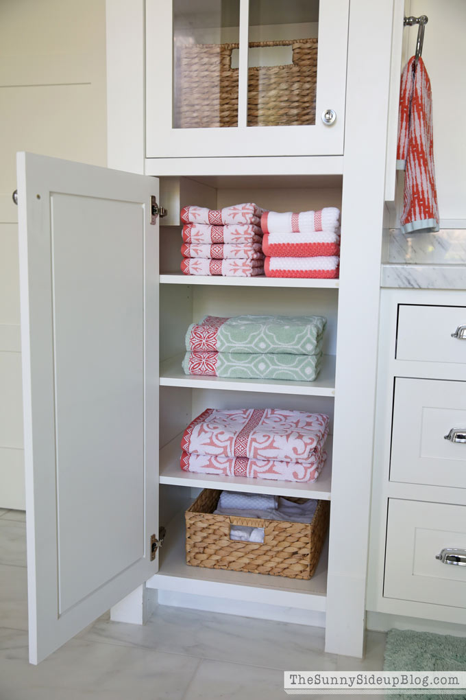 organized bathroom (Sunny Lifestyles)