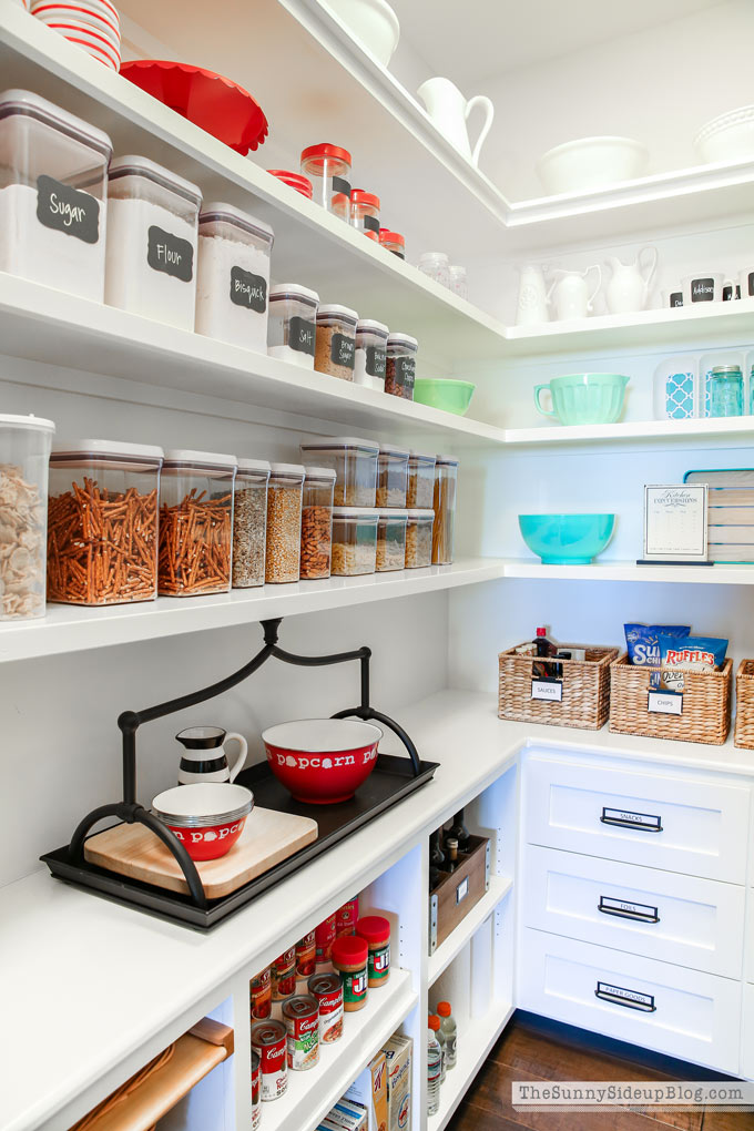 Organized Pantry (Sunny Lifestyles)