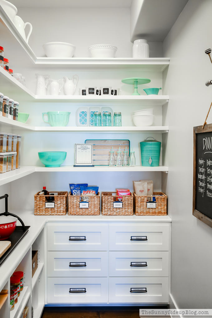 Organized Pantry (Sunny Lifestyles)
