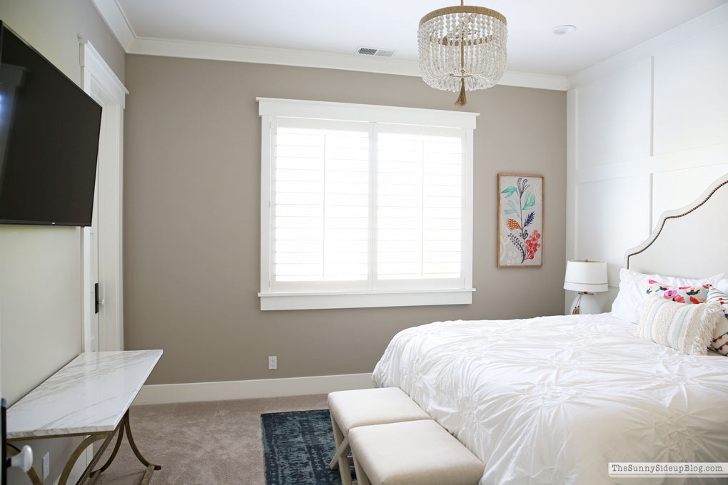 Guest Room Decor (Sunny Lifestyles)