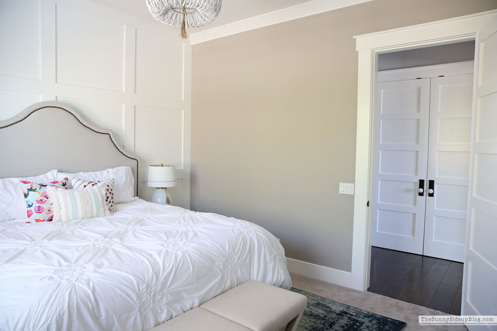 Guest Room Decor (Sunny Lifestyles)