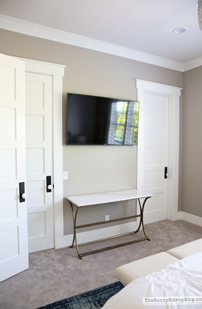 Guest Room Decor (Sunny Lifestyles)
