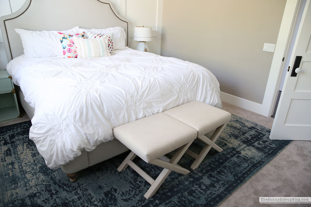 Guest Room Decor (Sunny Lifestyles)