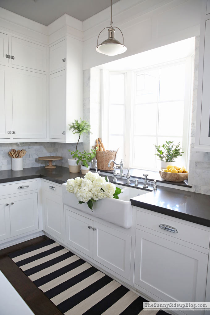 Summer Kitchen Decor (Sunny Lifestyles)