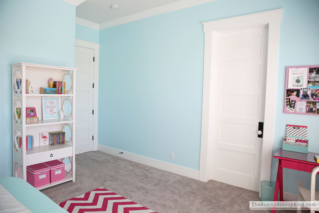 Kids' Bedroom Photo Display (Sunny Lifestyles)