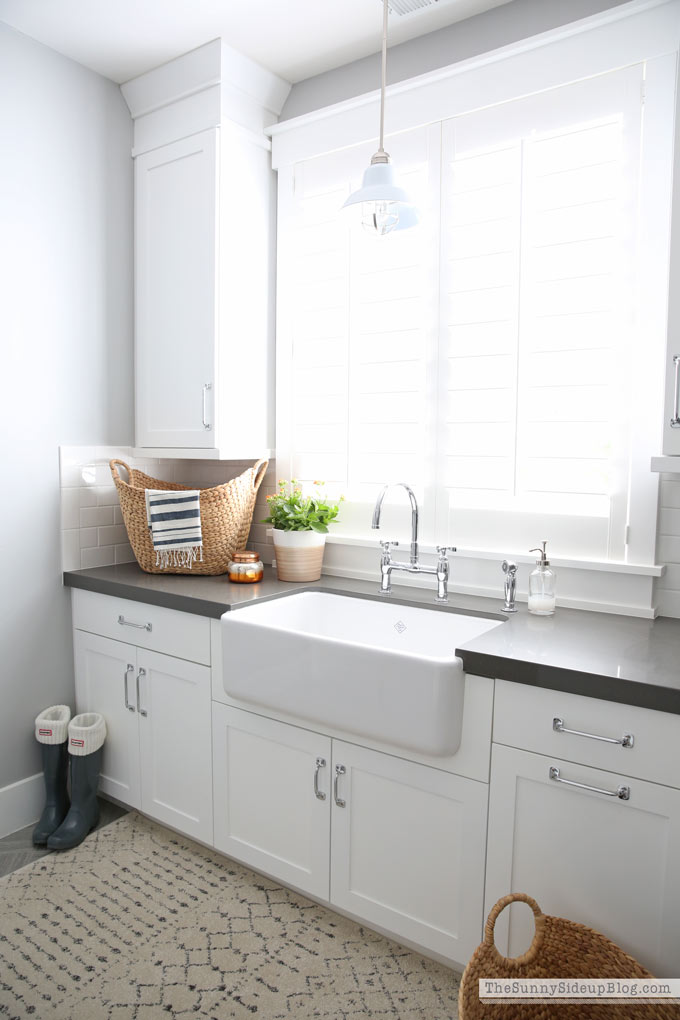 Laundry Room Decor (Sunny Lifestyles)