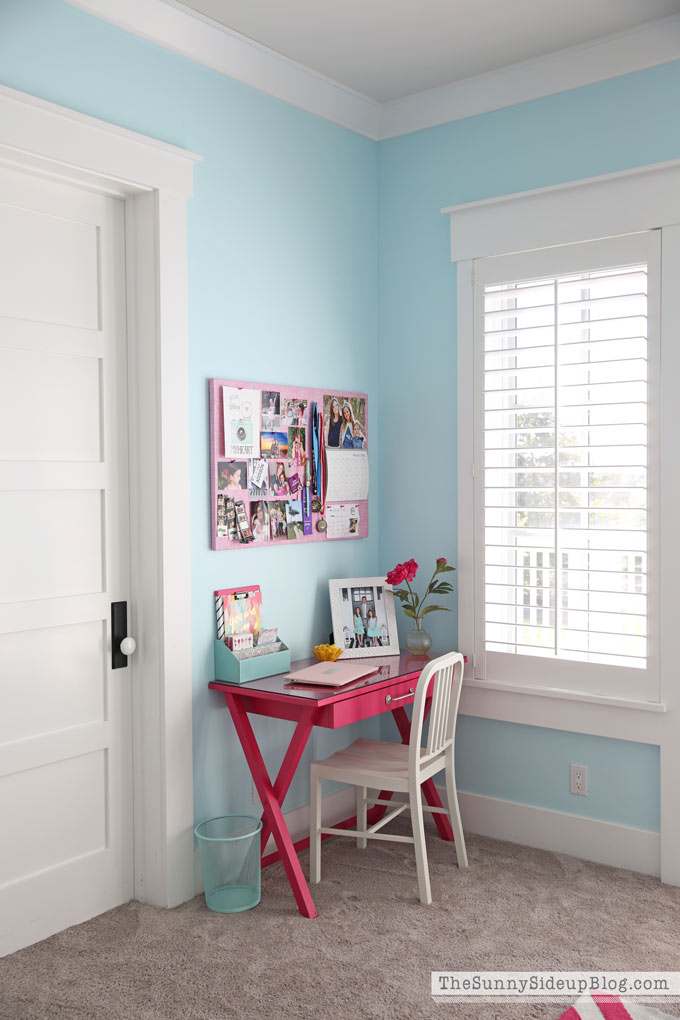 Girl's Bedroom Update (Sunny Lifestyles) 