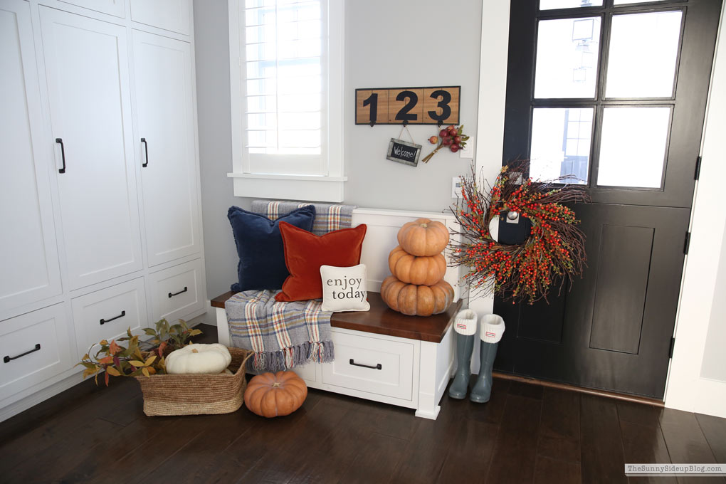 Fall Mudroom Decor (Sunny Lifestyles)