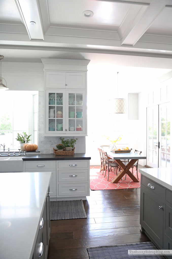 Fall Kitchen Decor (Sunny Lifestyles) #cofferedceiling #doubleislands 