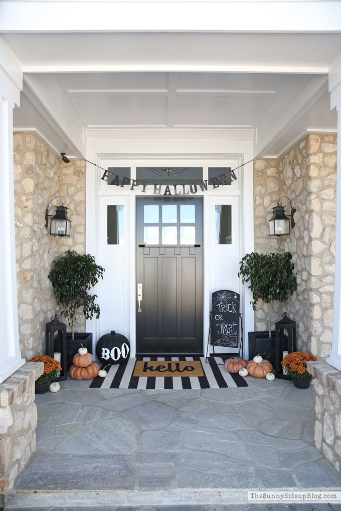 Halloween Porch Decor (Sunny Lifestyles)