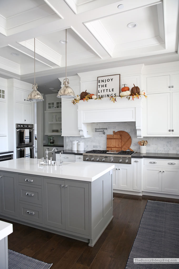 Fall Kitchen Decor (Sunny Lifestyles) #cofferedceiling #doubleislands 