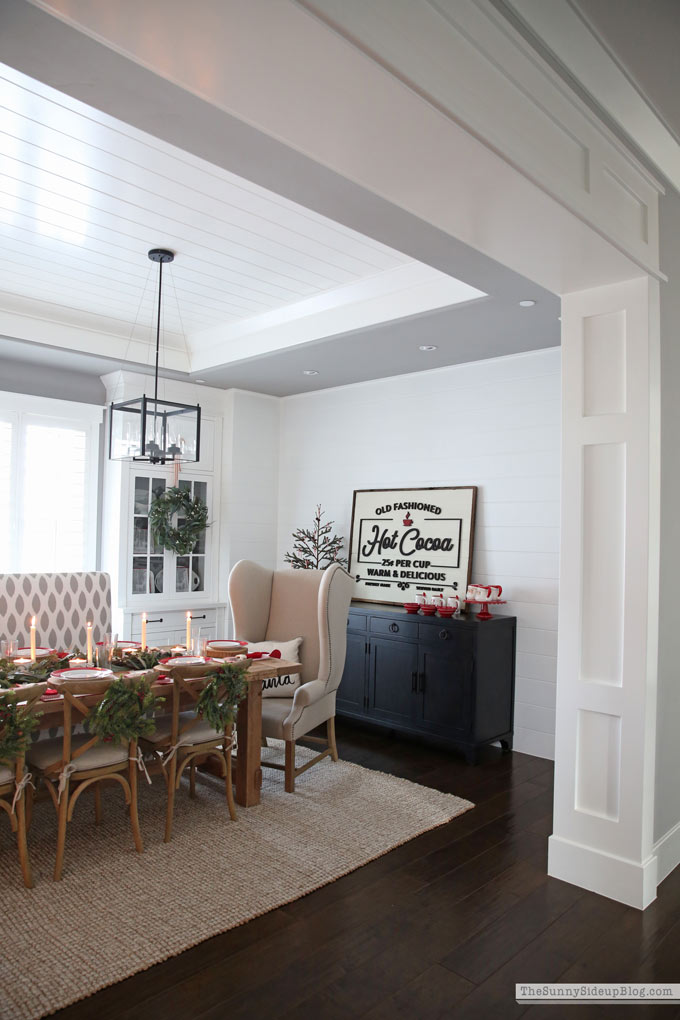 Christmas Dining Room (Sunny Lifestyles)