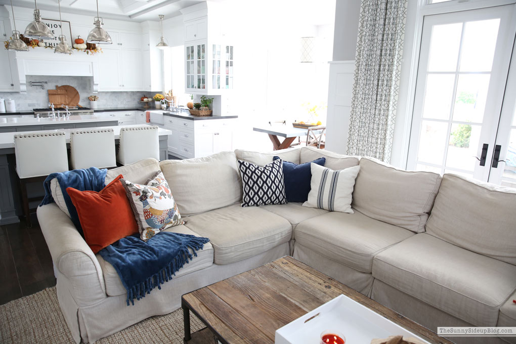 Family Room Fall Decor (Sunny Lifestyles)