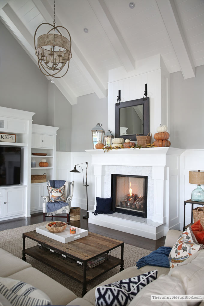 Family Room Fall Decor (Sunny Lifestyles)