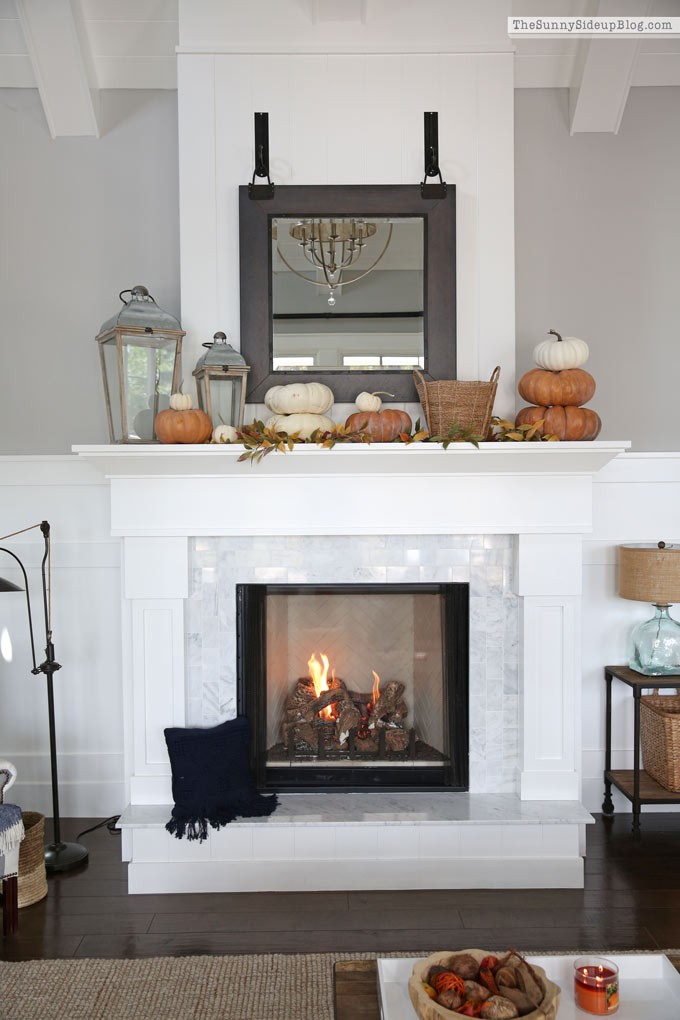 Family Room Fall Decor (Sunny Lifestyles)
