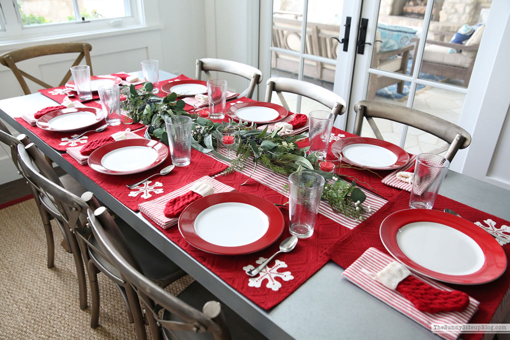 Christmas Table Setting (Sunny Lifestyles)