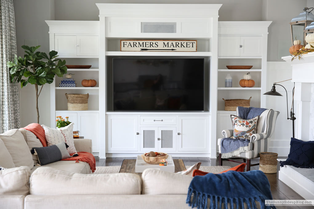 Family Room Fall Decor (Sunny Lifestyles)