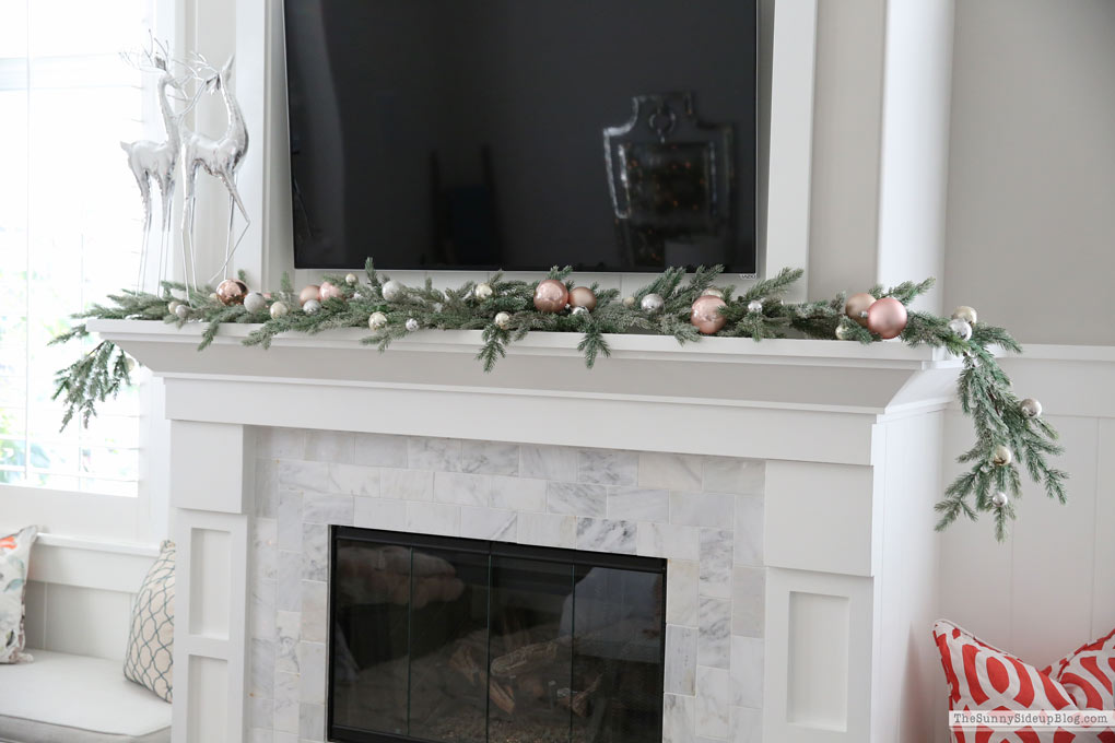 Master Bedroom Christmas Decor (Sunny Lifestyles)
