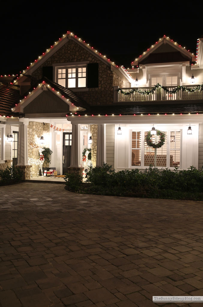 Christmas Homes at Night Tour (Sunny Lifestyles)