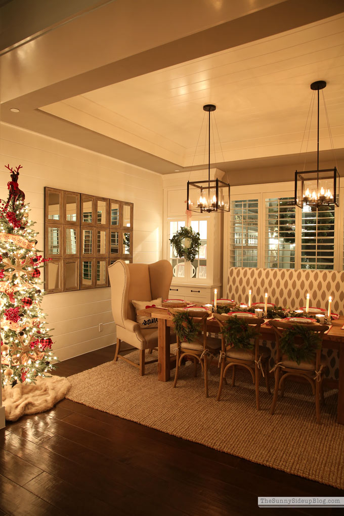 Christmas Homes at Night Tour (Sunny Lifestyles)