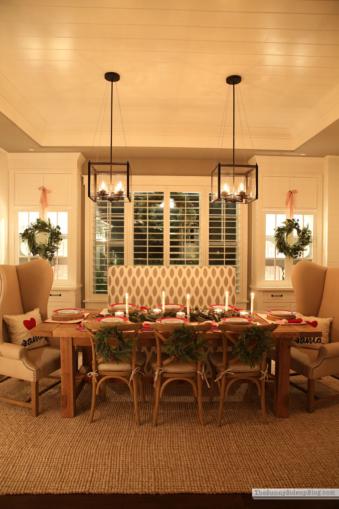 Christmas Homes at Night Tour (Sunny Lifestyles)