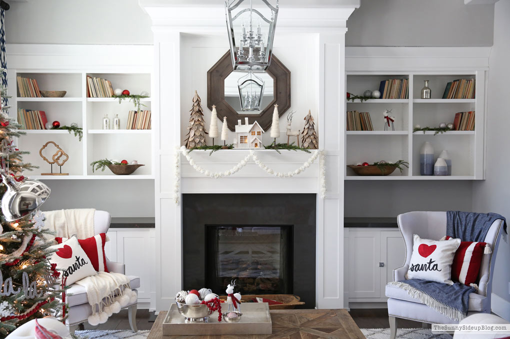 Christmas Mantel (Sunny Lifestyles)
