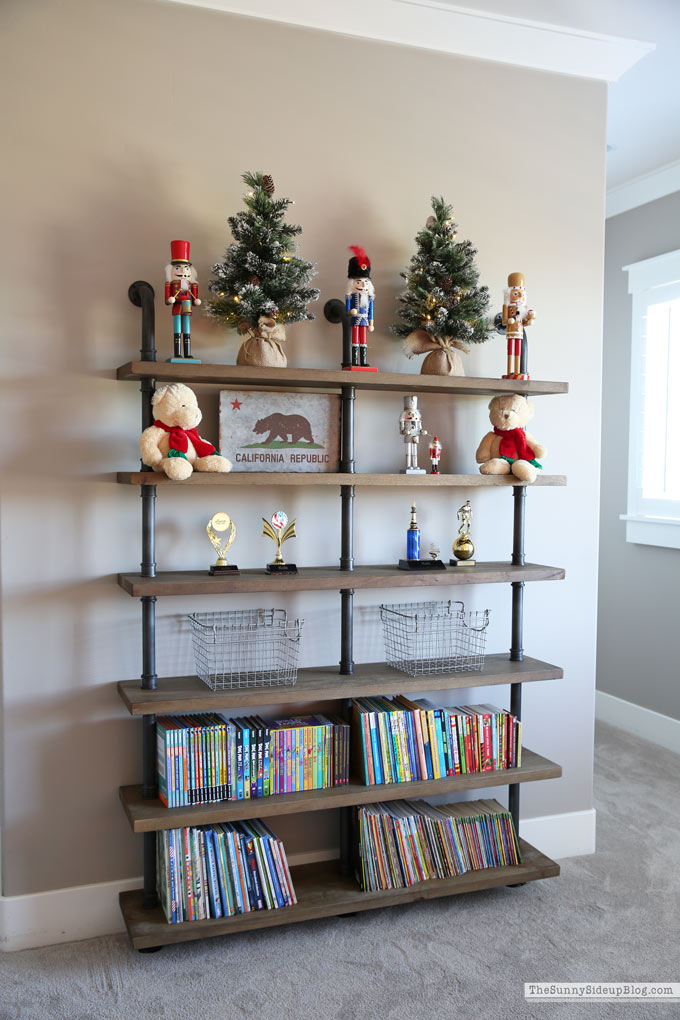 Boys Bedroom Christmas Decor (Sunny Lifestyles)