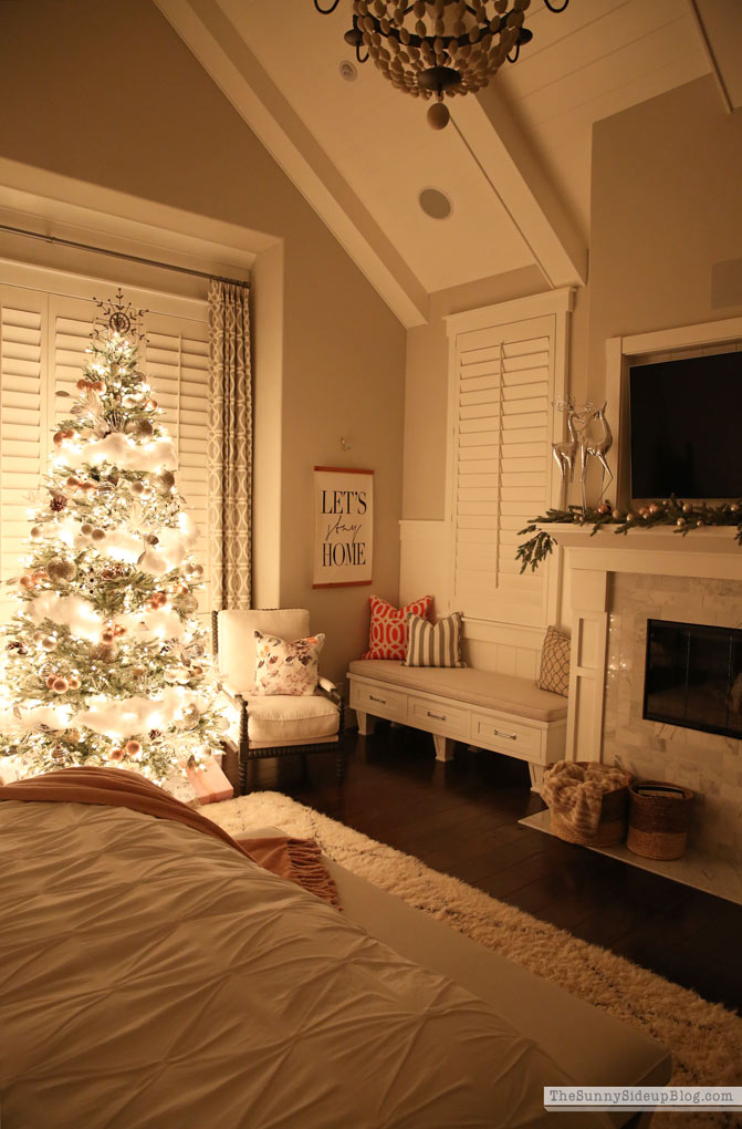 Christmas Homes at Night Tour (Sunny Lifestyles)