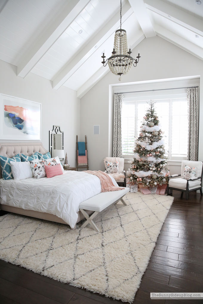 Master Bedroom Christmas Decor (Sunny Lifestyles)