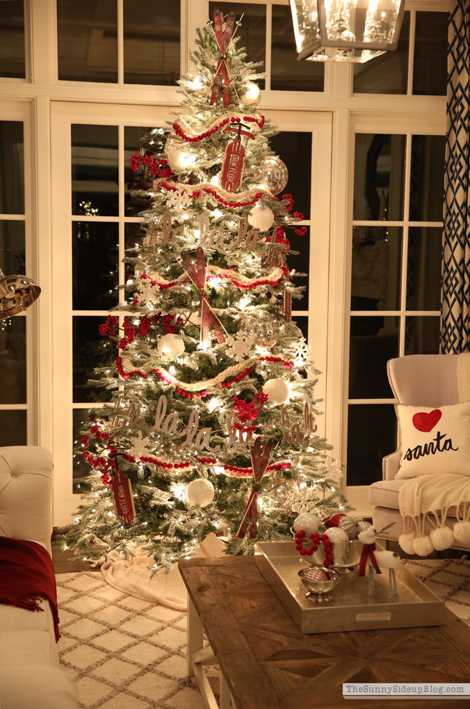 Christmas Homes at Night Tour (Sunny Lifestyles)