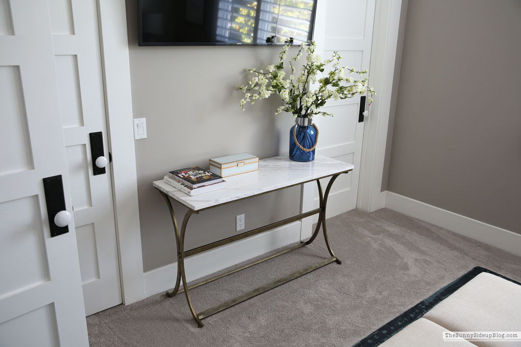 Guest Bedroom Decor (Sunny Lifestyles)