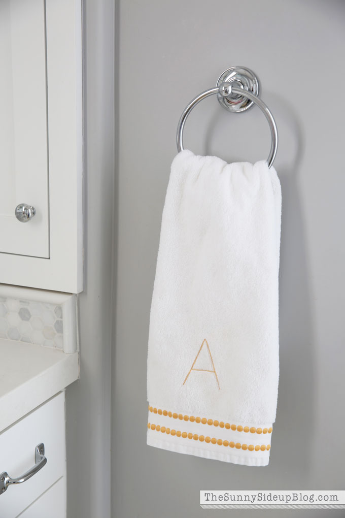 Guest Bedroom Decor (Sunny Lifestyles)