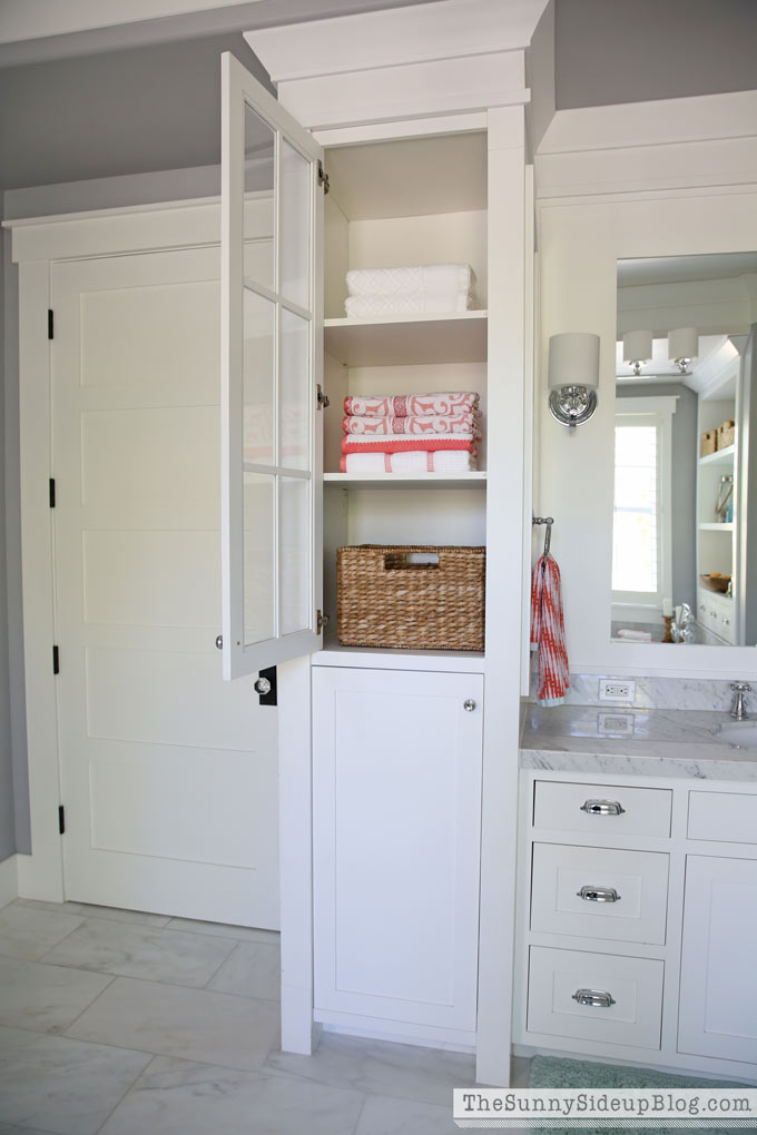 Organizing with baskets (Sunny Lifestyles)