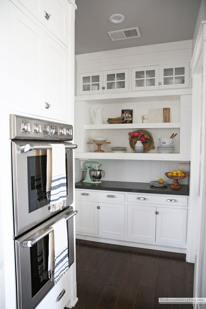 Kitchen Shelf Styling (Sunny Lifestyles)