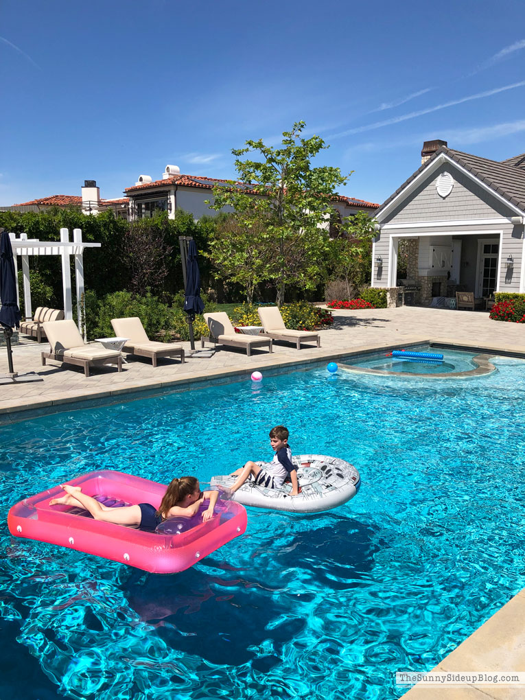 Outdoor Pool Organization (Sunny Lifestyles)