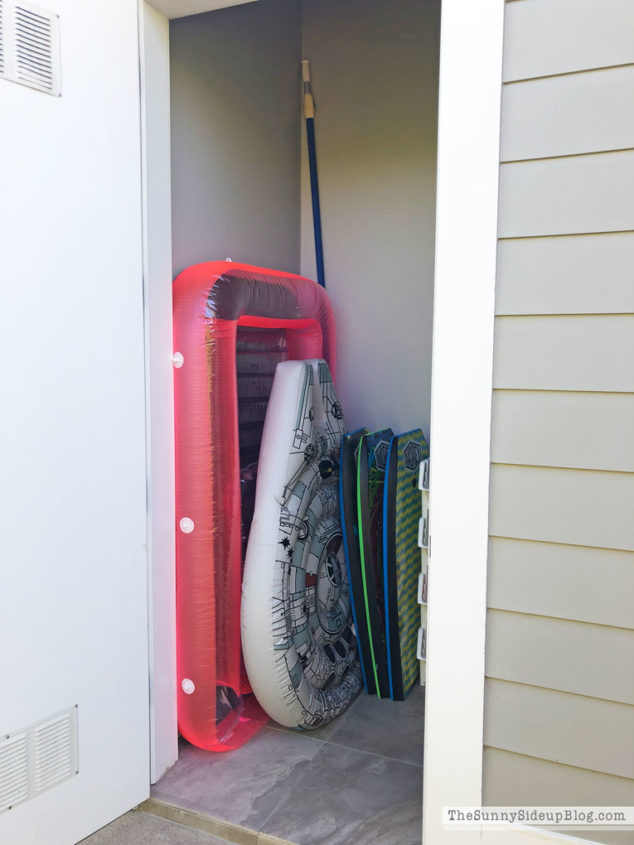 Outdoor Pool Organization (Sunny Lifestyles)