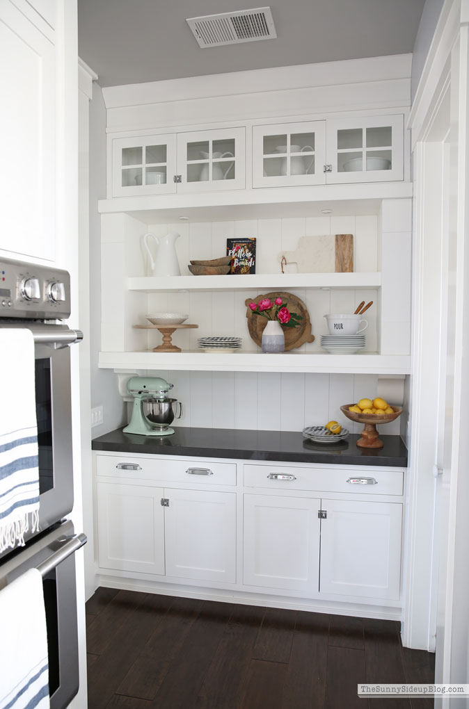 Kitchen Shelf Styling (Sunny Lifestyles)