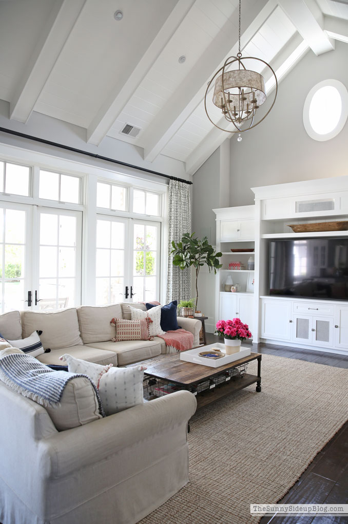 Family Room Spring/Summer Decor (Sunny Lifestyles)