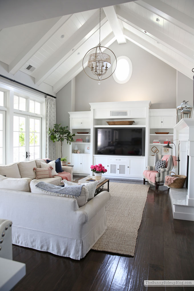 Family Room Spring/Summer Decor (Sunny Lifestyles)