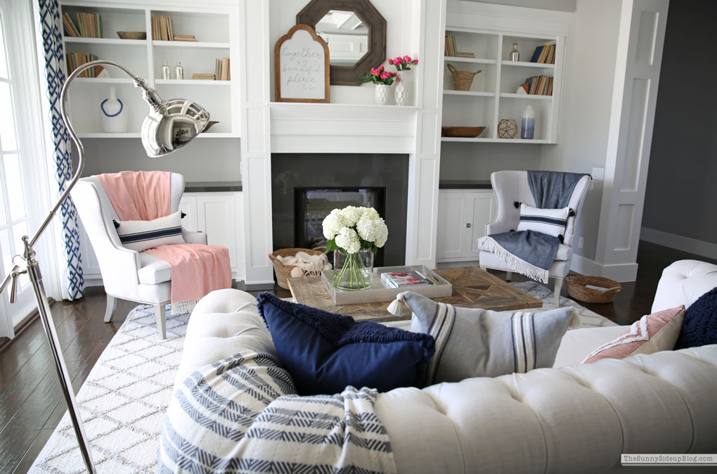 Summer Living Room Decor (Sunny Lifestyles)