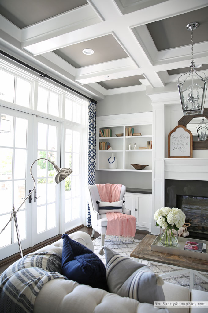 Summer Living Room Decor (Sunny Lifestyles)