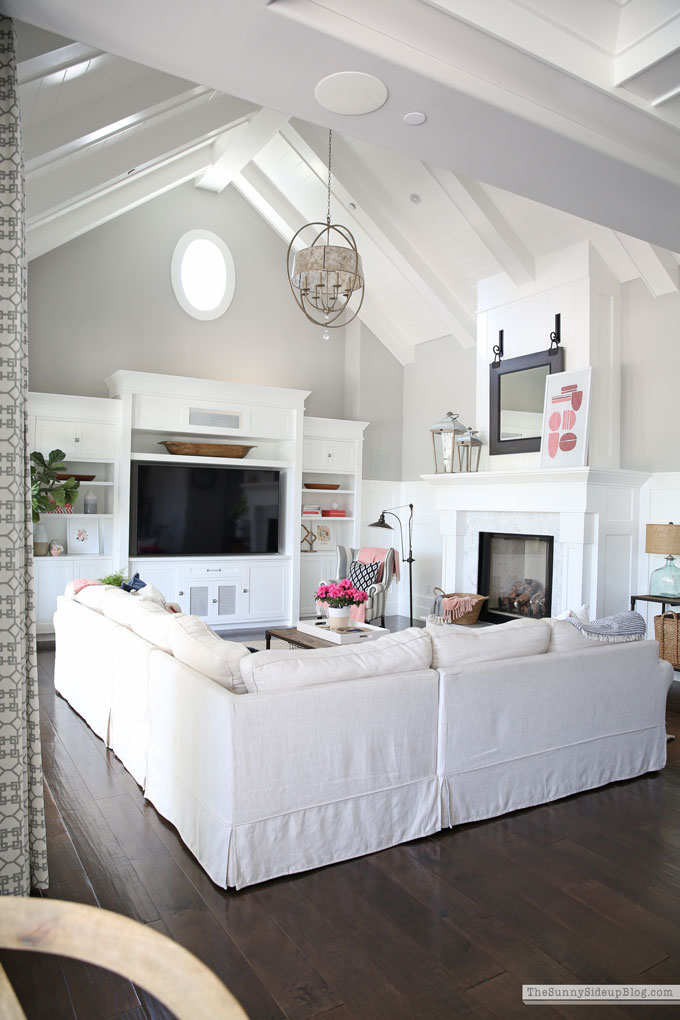 Family Room Spring/Summer Decor (Sunny Lifestyles)