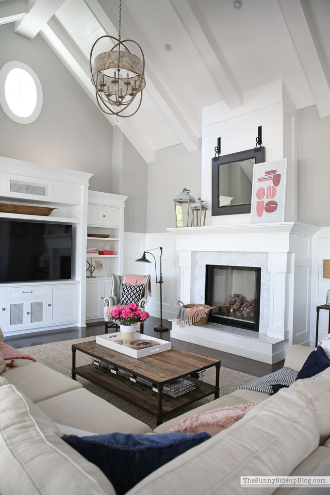 Family Room Spring/Summer Decor (Sunny Lifestyles)