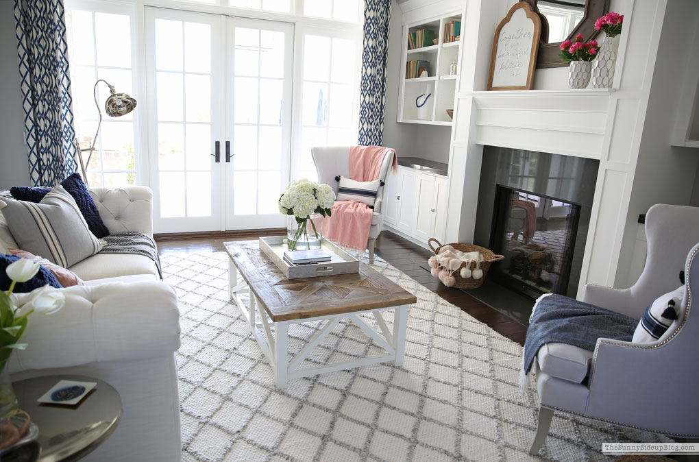 Summer Living Room Decor (Sunny Lifestyles)