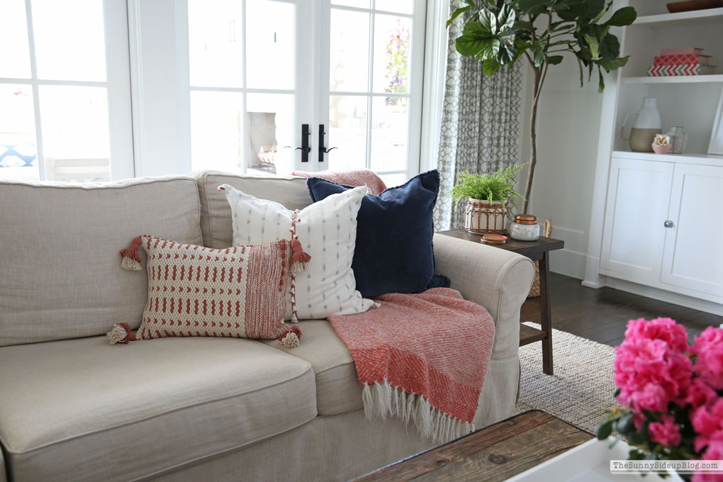 Family Room Spring/Summer Decor (Sunny Lifestyles)