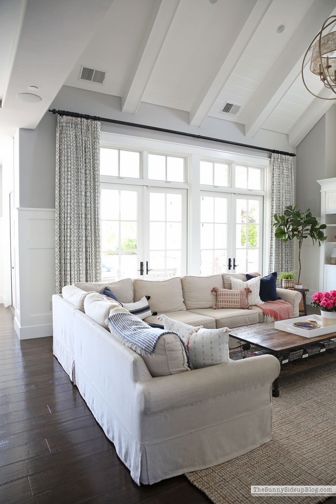 Family Room Spring/Summer Decor (Sunny Lifestyles)
